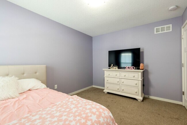 Building Photo - PRAIRIE TRAIL!! 4 Bed, 3.5 Bath Two-Story Home in Ankeny