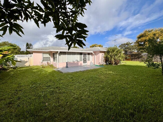 Building Photo - Charming 3 Bed/2 Bath Single Family Home in Winter Park!