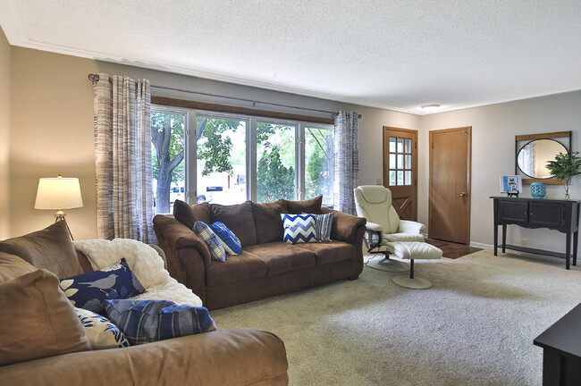 Living Room photo 1 - 1031 Pleasant Ln