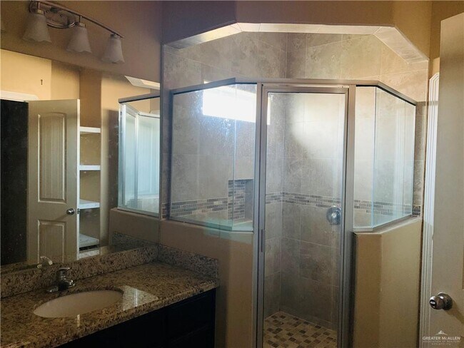 Building Photo - 13 E Franklin Ave