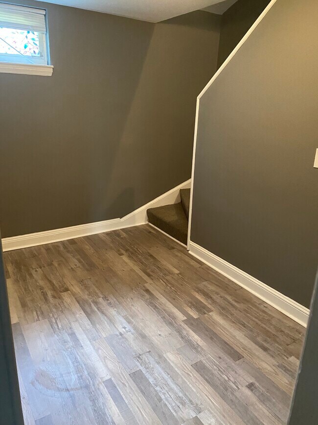 1st level Hallway - 614 harwood ave
