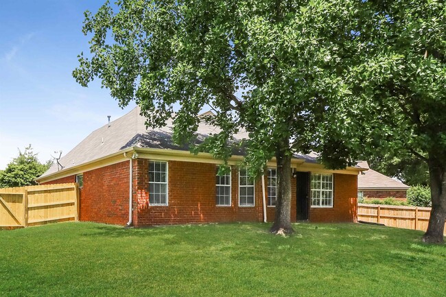 Building Photo - 9191 Fletcher Wood Dr