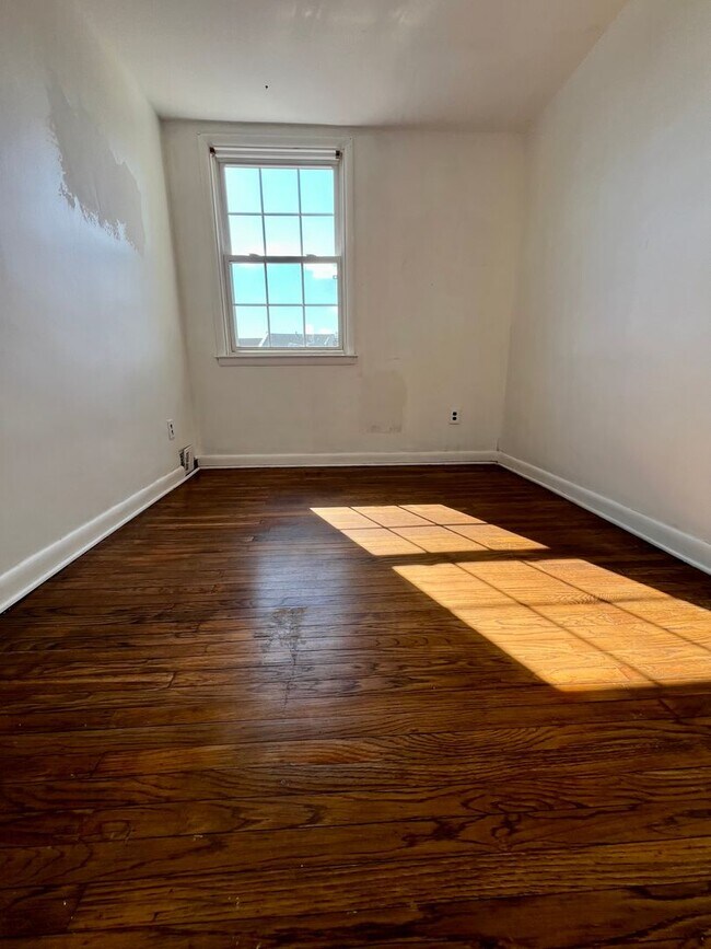 Building Photo - Stunning 3-Bedroom Townhome with Garage in Brookhaven! Available NOW!