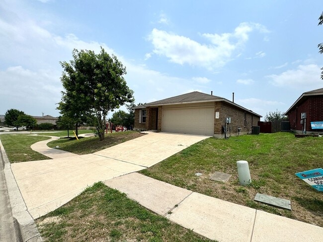 Building Photo - Beautifully 3 Bed, 2 Bath Renovated Home Near Austin – Spacious Layout & Community Perks