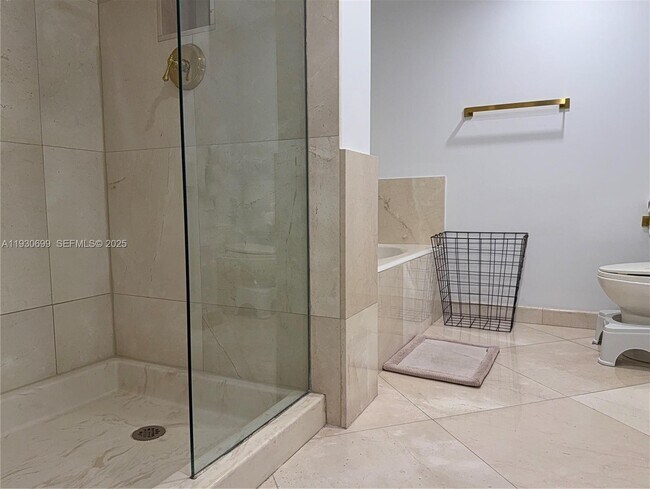 Building Photo - 3610 Yacht Club Dr