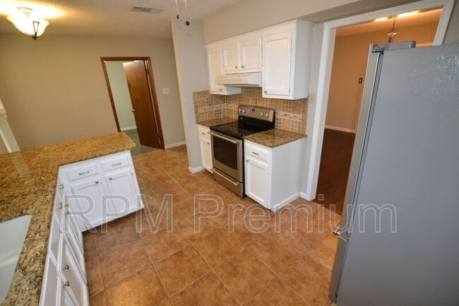 Building Photo - 2214 Alice St