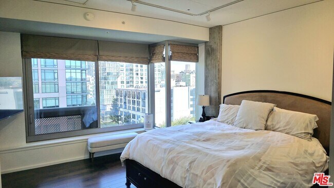 Building Photo - 1155 S Grand Ave