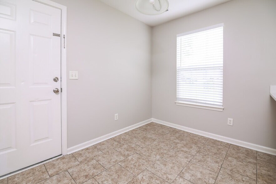 Building Photo - 1513 Clover Ridge Ct