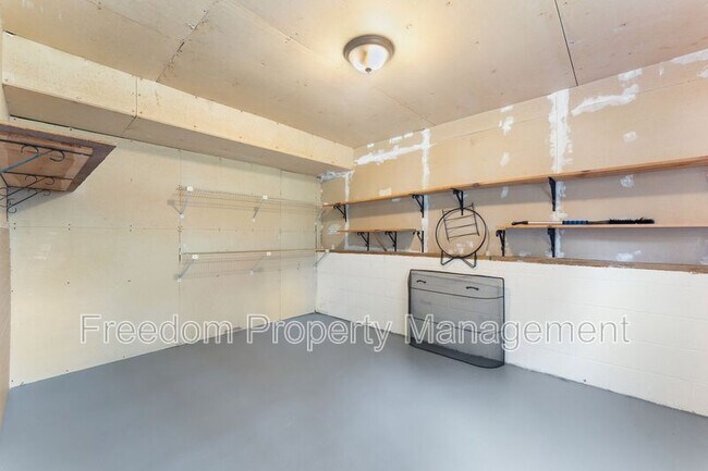 Building Photo - 2516 Tabor Ct