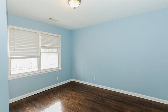 Building Photo - 164 Fairburn Rd SW