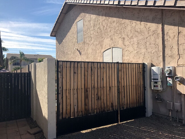 Building Photo - AMAZING 4 BED, 2.5 BATH HOME LOCATED NEAR 67TH AVE & UNION HILLS