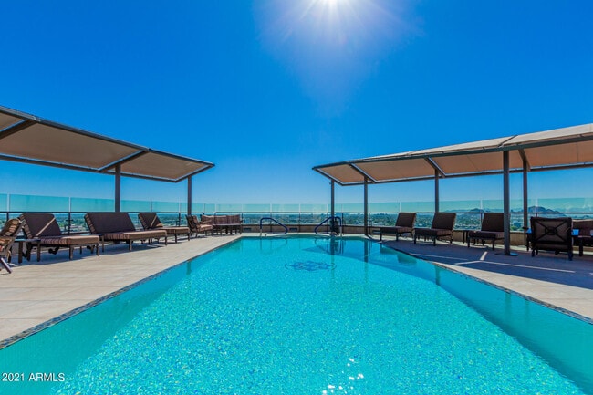 Building Photo - 7175 E Camelback Rd