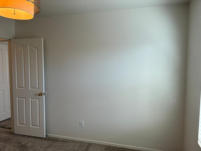 Building Photo - 9646 N 82nd Glen