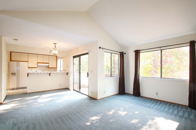 Building Photo - 2 bedroom 2 bath Condo in great neighborhood $3500