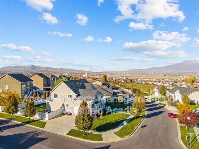 Building Photo - 1457 S Canyon View Dr