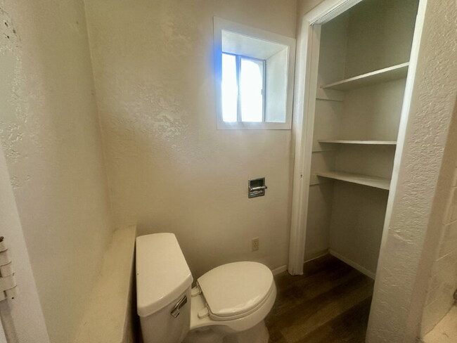 Building Photo - 495 N Phoenix St