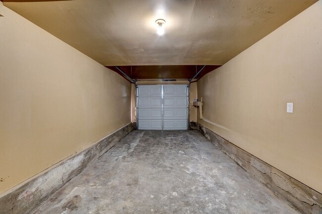 Building Photo - 3 Bed / 1 Bath in Tulsa!