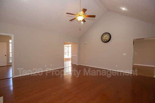 Building Photo - 177 Richardson Rd