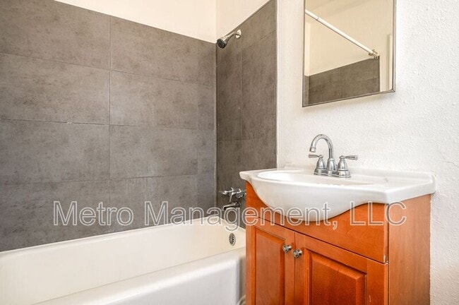 Building Photo - 7180 SE Tolman St