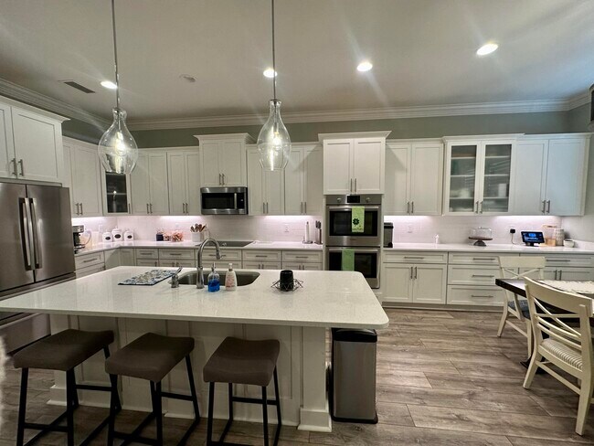 Building Photo - 613 Tulip Tree Way