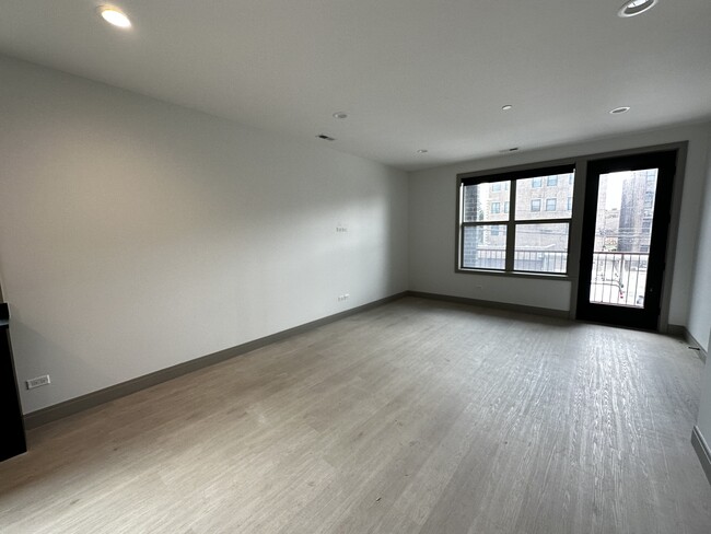 Building Photo - 4050 S Indiana Ave