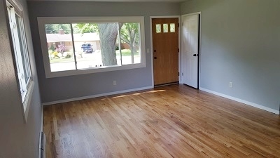 Living room - 4904 Farwell St