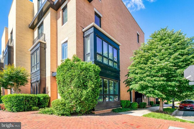 Building Photo - 621 Bluemont Ave