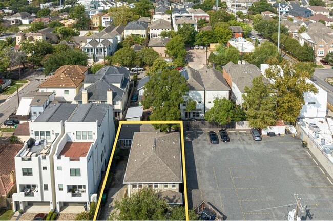 Building Photo - 2412 Woodhead St