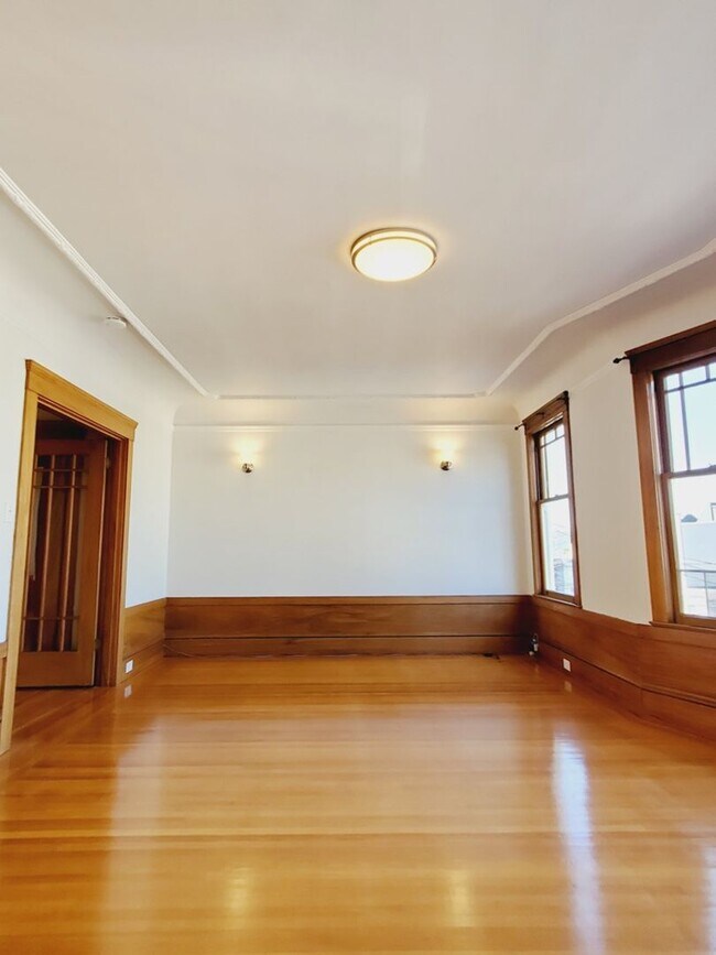 Building Photo - 833-833 24th Ave
