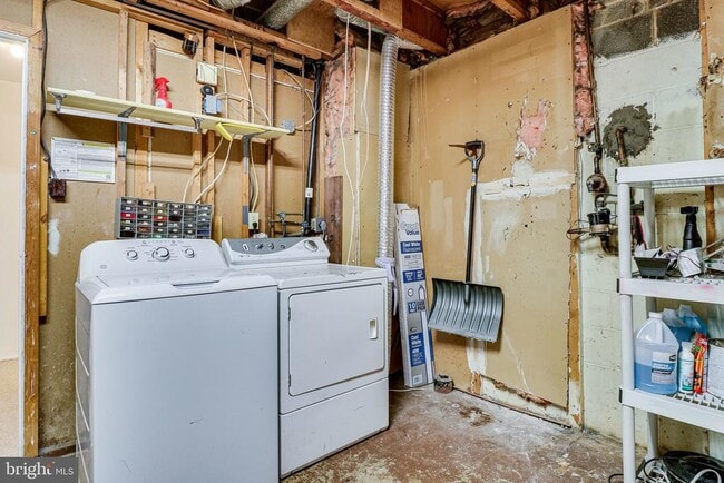 Building Photo - 9911 Whitewater Dr