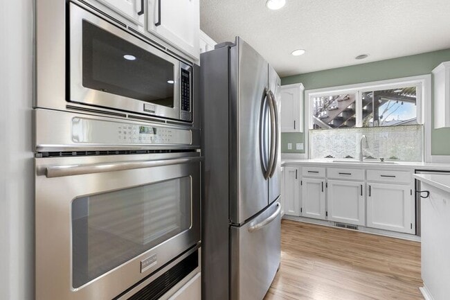 Building Photo - 700 SW 27th Way