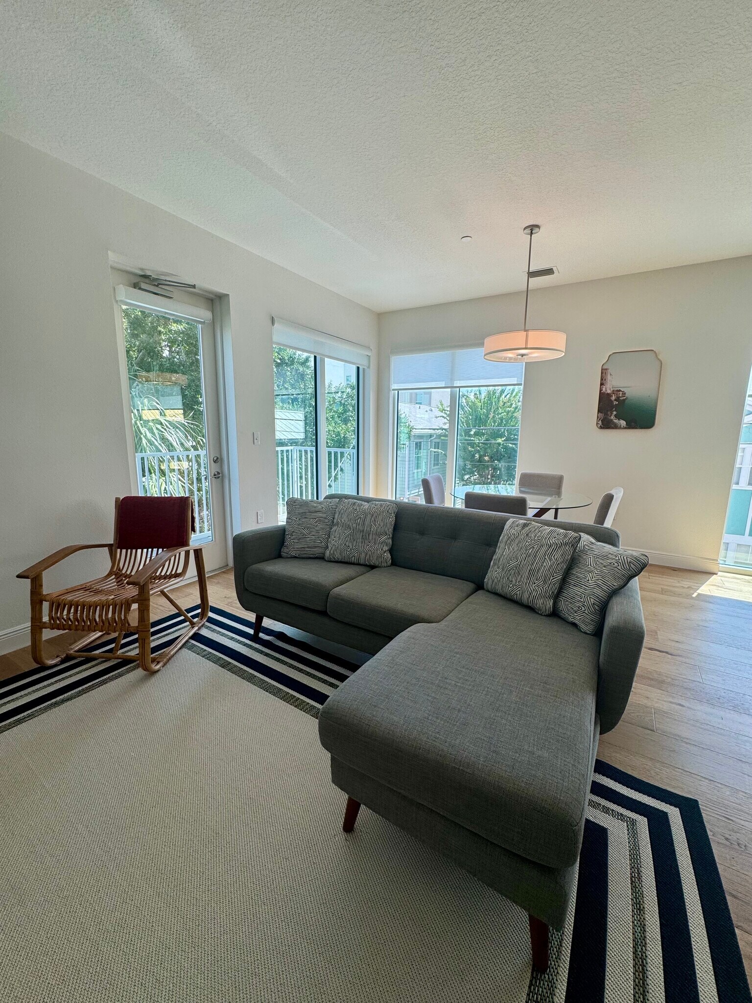 Building Photo - 644 3rd Ave S