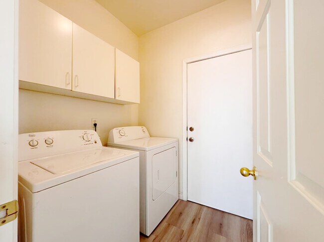 Building Photo - 7849 Blue Brook Dr