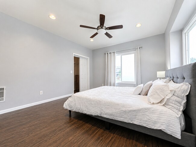 Building Photo - 2818 Normandie Ave
