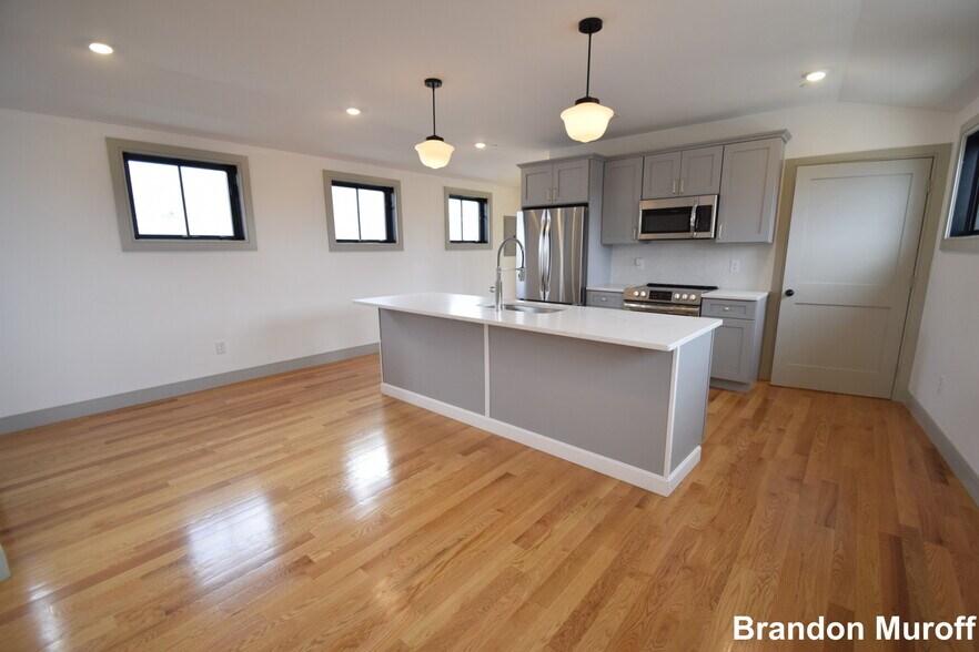 Building Photo - 15 Maywood St