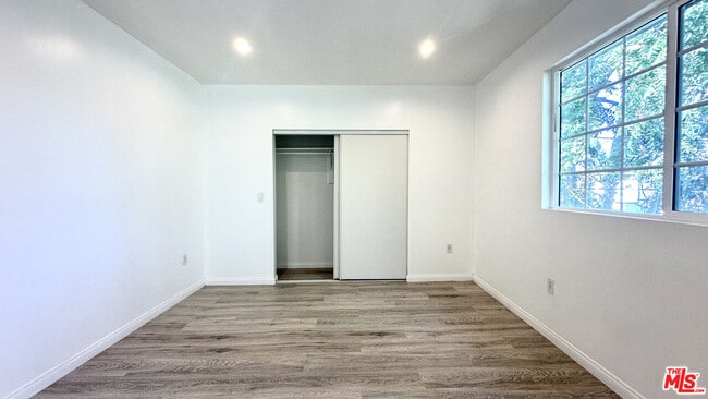 Building Photo - 16023 Wyandotte St