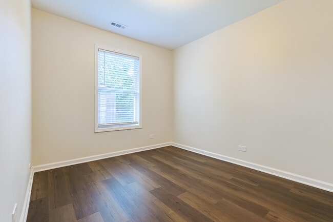 Building Photo - 1064 Crestwood Ln