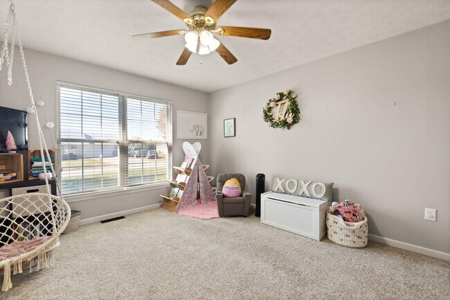 Building Photo - 76 Waterford Way