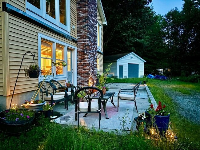 Building Photo - Bright & Airy Home Near Brettun’s Pond – Scenic Views & Modern Comfort