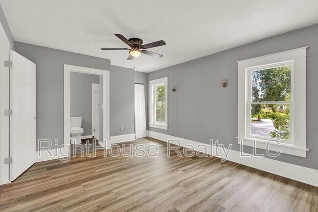 Building Photo - 611 S Grove St