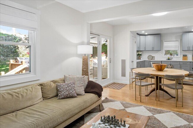 Building Photo - 25 Van Duzen Pl