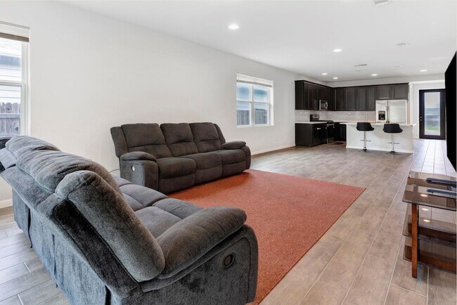 Building Photo - 420 Winding Hollow Ln