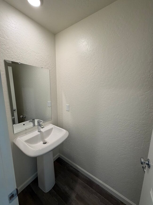 Building Photo - Beautiful New Home for rent in Tulare!