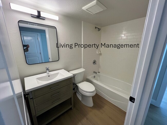 Building Photo - 18912 Valley Cir