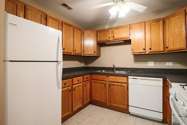 Building Photo - 57 E Hattendorf Ave