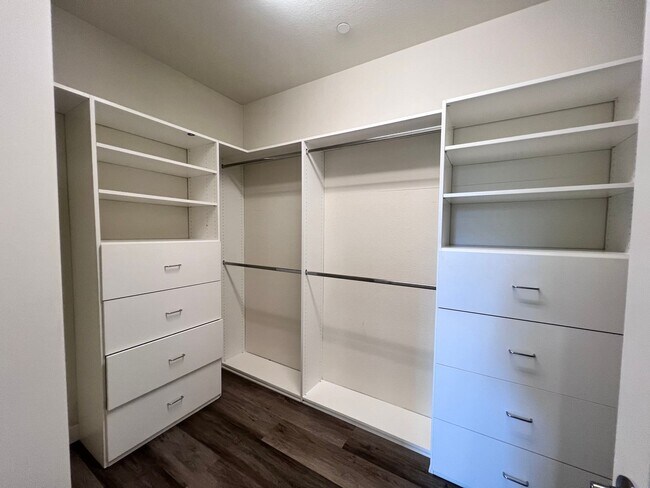 Building Photo - $1,000 MOVE IN SPECIAL!!! STUNNING 4BD/2.5BA TOWNHOUSE IN WALNUT CREEK!!!
