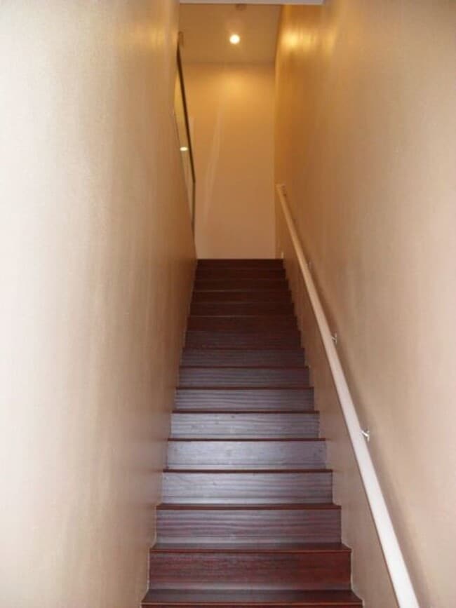 Building Photo - Panorama Towers / Villa Style Condo on two...