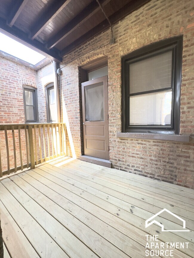 Building Photo - 6259 N Lakewood Ave