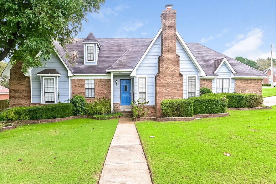 Primary Photo - 6744 Blue Spruce Dr