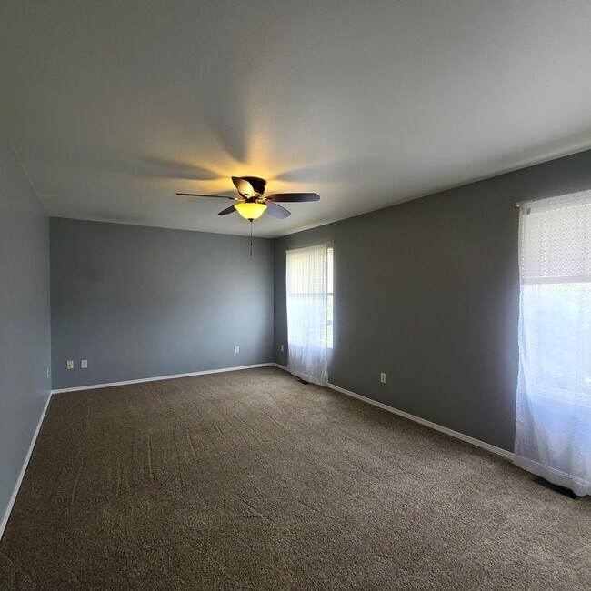 Building Photo - Beautiful home in Briargate Fairfax - D20 - ready to move in NOW!